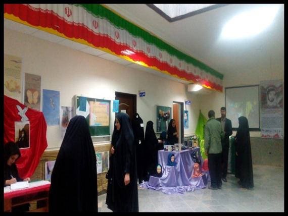 برپایی نمایشگاه «عفاف و حجاب» در پیام نور دهدشت+ تصاویر